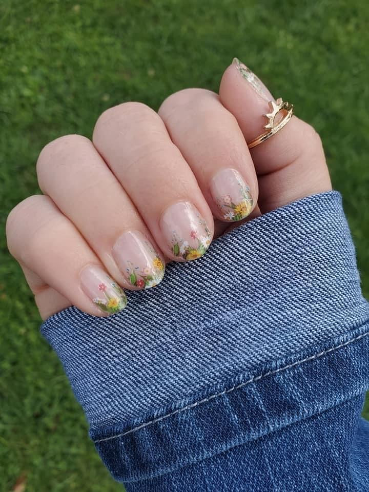 Wildflower Fields French Tips